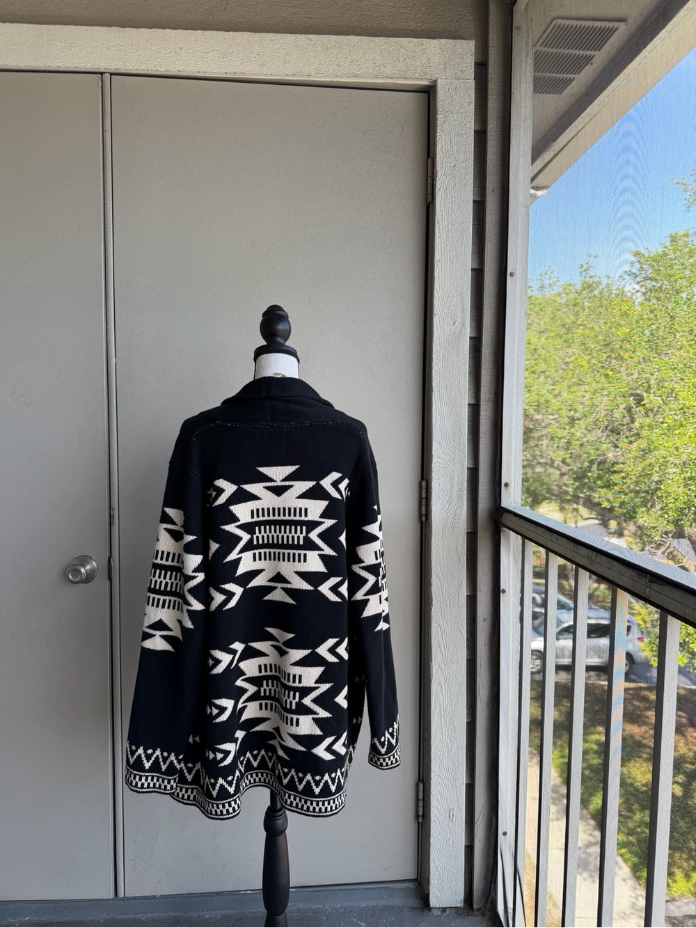 Cotton & Rye Women’s Southwestern Print Cardigan Black White - Picture 7 of 8